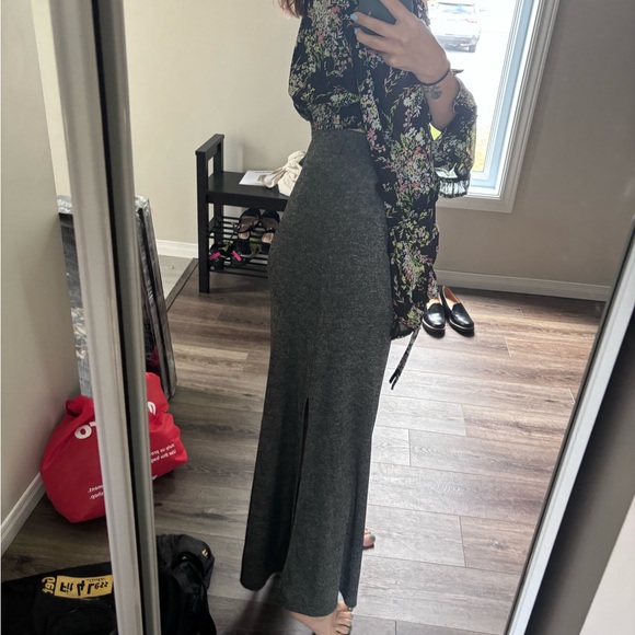 Floral Black Blouse Cropped Forever 21 (Never worn) - Picture 8 of 8